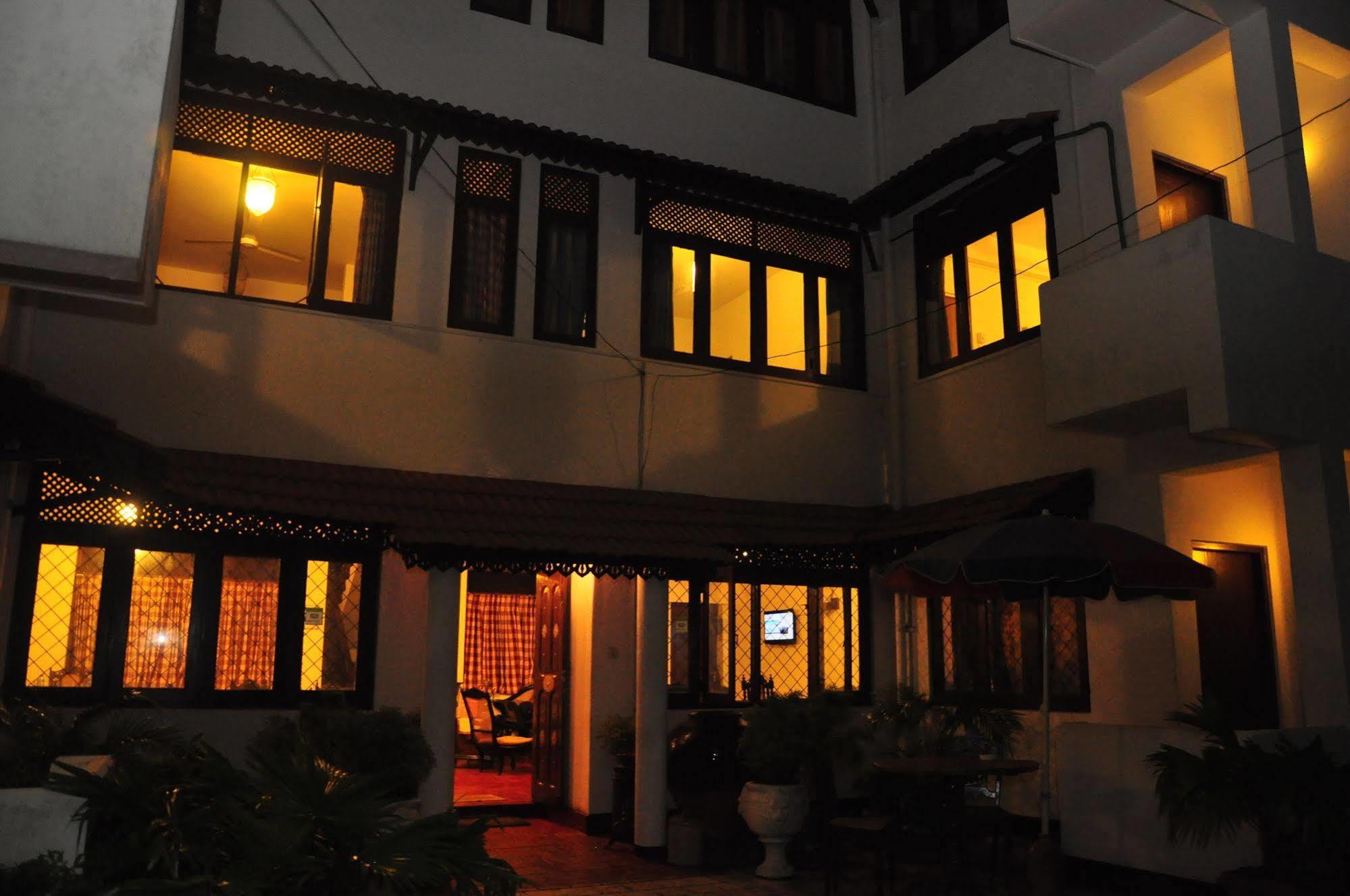 Blue Seas Guest House 마운트 라비니아 외부 사진
